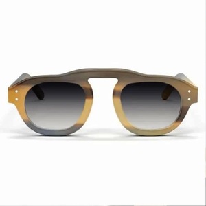 Gafas de sol hechas a mano con montura de cuerno de búfalo natural pulido. - Product Image 6