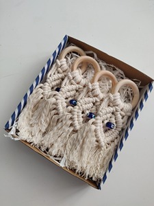 Anillos de servilleta de macramé bohemios con anillo de madera y cuentas azules de ojo turco para decoración de mesas de boda y artículo de regalo hecho a mano. - Product Image 1