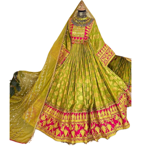 Robe afghane artisanale haut de gamme pour femme, style Kuchi, ethnique, vintage, tribale, avec broderies complexes et manches longues. - Product Image 1