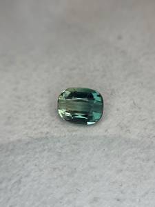 Turmalina Afgana Natural Bicolor Verde Acero con Corte Escalonado 1.36CT, Gema Suelta con Forma de Cojín, Efecto de Juego de Color para Joyería y Coleccionistas - Product Image 2