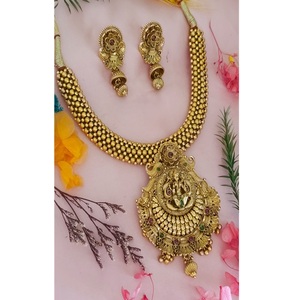 Collier et boucles d'oreilles en or plaqué moissanite de qualité supérieure chic pour femmes, bijoux de créateur pour les mariages - Product Image 1