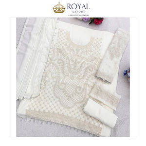 Oferta Especial en Hermosa Colección Étnica de Ropa Pakistaní de Diseño: Conjunto de Traje de Georgette con Bordado y Lentejuelas - Product Image 6