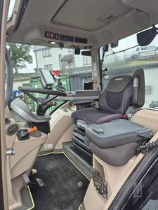 2017 FENDT 724 VARIO TRACTOR - Product Image 6