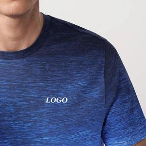 T-shirt de performance bleu délavé pour homme en coton et polyester, style athlétique décontracté et sportif - Product Image 3