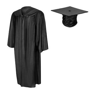 Ensemble Robe et Toque de Cérémonie Noirs en Satin – Tenue Académique avec Pompon Carré pour École – Conception Personnalisée – Fournisseur en Gros - Product Image 1