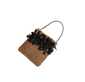 Eleva tu moda de verano con este bolso de hilo natural hecho a mano, decorado con elegantes detalles de lazo negro para mujeres con estilo. - Product Image 1