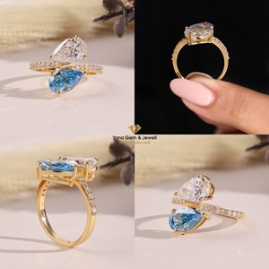 แหวนเพชรทรงลูกแพร์ รับรองโดย IGI น้ำหนักรวม 3.00 กะรัต ทองคำแท้ 14K เพชร CVD ผลิตในห้องปฏิบัติการ สี E และสีน้ำเงินสดใสพิเศษ ความสะอาดระดับ VS1 ตัวเรือนแบบ Bypass Setting - Product Image 5