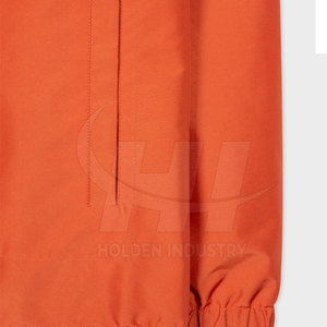 Chaqueta Impermeable Premium para Todo Clima, Transpirable y Cómoda, con Corte Moderno para Uso en Exteriores - Product Image 4