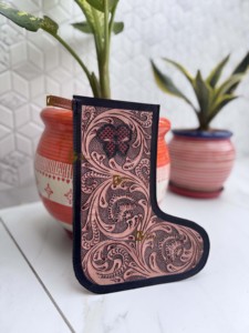 Nouvelle chaussette de Noël en cuir véritable, faite à la main, pour la famille, à suspendre au sapin ou au foyer, et sac de décoration pour les fêtes - Product Image 2