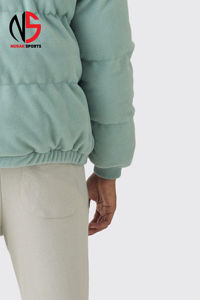 เสื้อโค้ทพัฟเฟอร์คอเต่าผ้าฟลีซสีเขียวอมเทา กันลม อุ่นสบาย เหมาะสำหรับฤดูหนาว คุณภาพสูง พร้อมกระเป๋าสำหรับผู้ชาย - Product Image 5