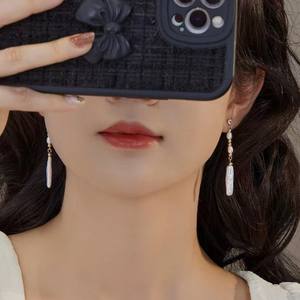 Boucles d'oreilles pendantes en argent 925 avec perle baroque et pompon, design unique avec style polyvalent, bijoux fins haut de gamme - Product Image 3