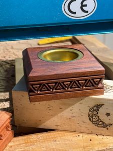 Brûleur d'encens en bois de santal fait main avec motif arabe découpé, diffuseur aromatique pour une utilisation toute l'année - Product Image 4