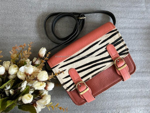 Nouveau Style occidental en cuir recyclé couleur trapue sac à bandoulière de haute qualité femmes Animal fourrure cuir deux en un sac à main et sac à dos - Product Image 4