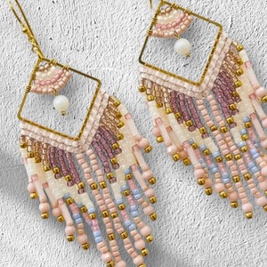 Boucles d'oreilles perlées de qualité supérieure, robustes, couleur unie, personnalisables, fabrication sur mesure - Product Image 2