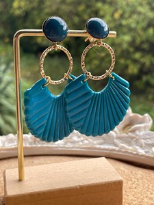 Boucles d'oreilles en résine de qualité supérieure, robustes, couleur unie, personnalisables, vente en gros directe usine - Product Image 2