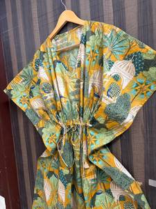 Vestido Kaftán de Mujer 100% Algodón Hecho a Mano con Estampado Floral Botánico, Transpirable, Maxi, para Playa, Viajes y Descanso - Product Image 3