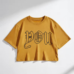 เสื้อยืดครอปท็อปผู้หญิง สีมัสตาร์ด คอกลม แขนสั้น พิมพ์ลายตัวอักษร ทรงหลวม สไตล์ลำลอง ผ้าฝ้ายเจอร์ซีย์ 100% สไตล์ฤดูใบไม้ผลิและฤดูร้อน - Product Image 1