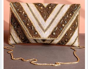 Sac à bandoulière brodé à la main en perles de rocaille avec sangle réglable – Fournisseur de sacs de luxe pour femmes - Product Image 1