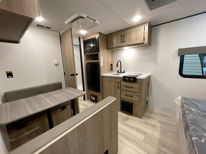 New 2025 Keystone C-o-l-e-m-a-n L-i-g-h-t 17R-X - Product Image 5