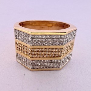 Bague statement géométrique large en or jaune 9K sertie de diamants pavés 0,69 carat, bijoux de luxe pour homme - Product Image 6