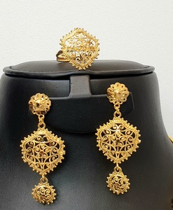 Nuevo Conjunto de Joyería Fina de Moda Chapado en Oro de 24K para Mujer: Collar, Pendientes y Anillo de Estilo Clásico para Compromiso, Boda y Aniversario - Product Image 3