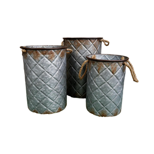 Jardinera de Metal con Acabado Rústico, Color y Tamaño Personalizables, Decoración Duradera para el Hogar y el Jardín - Product Image 1