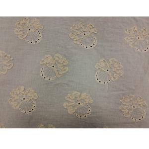 Tela Bordada de Algodón Blanco Tejido de Alta Calidad para Vestidos de Noche o de Fiesta para Niñas, Disponible al Mejor Precio - Product Image 1
