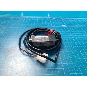 Amplificador de Sensor de Fibra Óptica KEYENCE CORP FS2-62 Usado Como Es, Piezas de Equipos Semiconductores Legados - Product Image 4