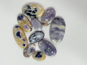 Lot de 10 cabochons en pierre naturelle violette de qualité AA, 37g, vente en gros de pierres précieuses en vrac pour la fabrication de bijoux, fournisseur en gros - Product Image 1