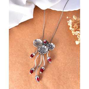 Collar con Colgante de Moda Meera Jaipur Pushp, Elegante Diseño Plateado para Mujer - Product Image 3