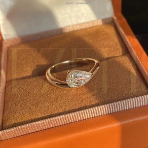 Anillo de diamantes Precious Pear Bypass con diamantes cultivados en laboratorio, oro rosa, corte pera, certificado por East West Pear Gallery, diamantes cultivados en laboratorio sostenibles. - Product Image 4