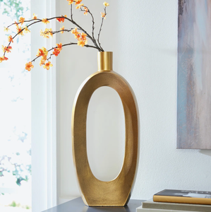Con una superficie dorada lisa y brillante, ideal para salas de estar, dormitorios, mesas de comedor o vestíbulos de hoteles, este elegante florero. - Product Image 6