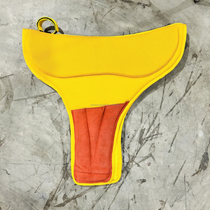 Tapis de selle de dressage en maille de cheval de haute qualité à l'intérieur de la doublure polaire en mousse avec patch en daim en cuir véritable conception personnalisée - Product Image 4