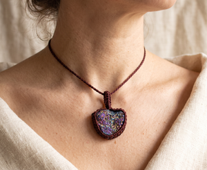 Pendentif en Titane Naturel avec Pierre Précieuse Druzy Memoria Jewels, Modèle 3029, Certifié GIA, Forme Triangulaire Tendance pour Femme - Product Image 1