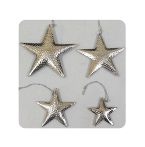 Ornements suspendus en forme d'étoiles en métal argenté, doré et cuivré, faits à la main, écologiques, texturés, décoratifs, plusieurs tailles, pour les fêtes et les mariages - Product Image 3