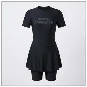 Robe de yoga noire North Approach avec short intégré, séchage rapide, en Spandex et Polyester, col rond, manches courtes, taille haute, ajustement élastique, pour femme - Product Image 2