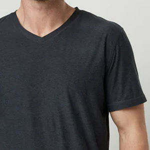 T-shirt pour homme, élégant, décontracté, en coton doux, logo personnalisé, fournisseur en gros, design stylé pour les acheteurs en gros, avec col en V - Product Image 4