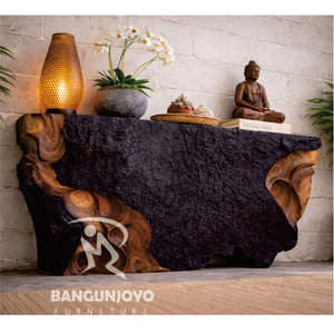 Mesa consola de madera de suar con una combinación de acabados naturales y quemados para adaptarse a tu habitación - Product Image 2