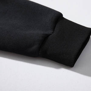 เสื้อสเวตเชิ้ตแร็กแลนพรีเมียมสำหรับผู้ชาย |   เสื้อสวมหัวแขนยาวสีดำออบซิเดียนและสีเทาเฮเทอร์แบบตัดกัน |   เสื้อคอกลมสำหรับฝึกซ้อมยิมในเมือง Urban Athletic - Product Image 4