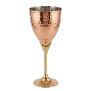 Verre à vin martelé en cuivre fait main, gobelet à pied en laiton, tasse à boire en métal, vaisselle vintage de luxe pour bar, restaurant et maison - Product Image 1