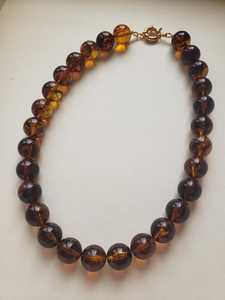 MN EXPORTS Collier classique en résine ambrée et perles naturelles, fait main, forme boule, bijoux unisexe pour occasions festives - Product Image 2
