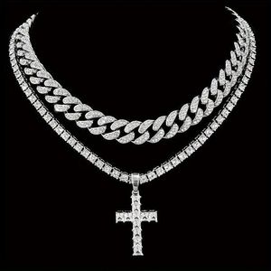 สร้อยคอผู้ชายแบบ Cuban Link เงินแท้ 925 ชุบทอง 14k พร้อมจี้รูปกางเขนประดับโมอิสซาไนต์ สไตล์ฮิปฮอป เหมาะสำหรับใส่ทุกวัน - Product Image 1