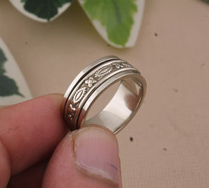 Anillo de Plata de Ley al por Mayor con Engaste de Bisel, Diseño de Cruz Simple con Logotipo Personalizado, Joyería Cristiana, Idea de Regalo para Hombre - Product Image 4