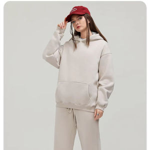 Survêtements personnalisés pour femmes, grammage lourd 500 GSM 350 GSM, en molleton polyester/coton, avec broderie, comprenant un sweat à capuche oversize et un short - Product Image 2