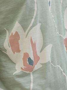 T-shirt graphique Hype Culture - Typographie audacieuse - Coupe décontractée - Démarquez-vous de la foule avec ce style urbain - Product Image 3