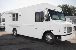 À VENDRE : Fourgonnette Freightliner MT45/MT55 neuve de 18 pieds, transformée en Food Truck - Product Image 4