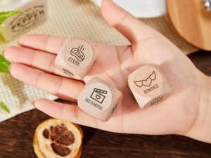 Dés en bois sur mesure, dés polyédriques en bois personnalisés pour jeux de rôle de table, accessoire de jeu professionnel, article de fabrication - Product Image 5