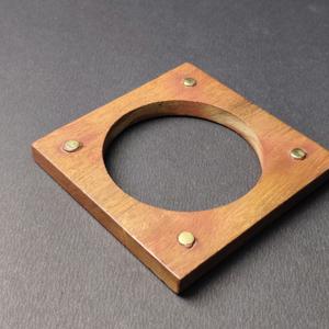 Brazalete Cuadrado de Madera Único con Incrustaciones de Latón – Pulsera Moderna de Madera Sostenible con Diseño Geométrico – Hecho a Mano, Minimalista - Product Image 6
