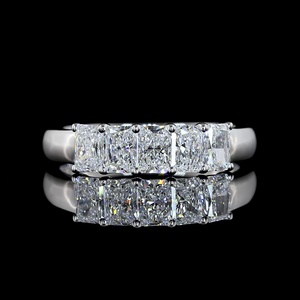 Anillo de compromiso vintage de oro blanco macizo de 18 quilates con diamante radiante de 1 quilate certificado por IGI, creado en laboratorio, con banda apilable de puntas compartidas. - Product Image 1
