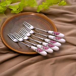Lot de 6 fourchettes à dessert jetables à manche en céramique Lilac Bloom pour la maison, le restaurant, la rentrée scolaire, pour les fruits ou le dîner - Product Image 2
